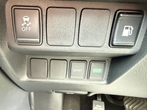 Used 2018 Nissan Rogue S image 30