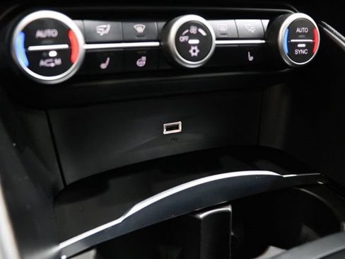 Used 2017 Alfa Romeo Giulia AWD image 26
