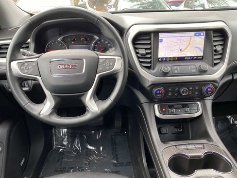 Used 2023 GMC Acadia SLT image 10