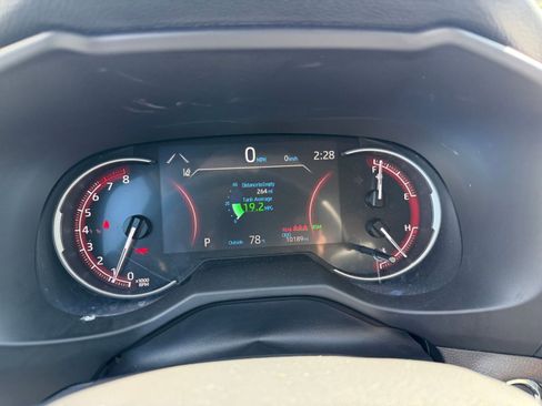 Used 2025 Toyota RAV4 XLE image 40