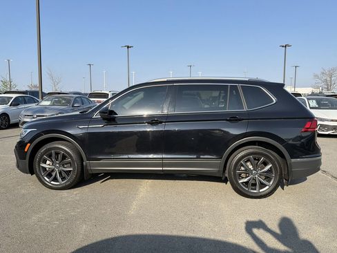 Used 2023 Volkswagen Tiguan SE image 2