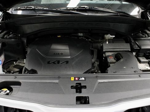 Used 2024 Kia Telluride EX w/ EX Captain's Chair Package FWD image 17