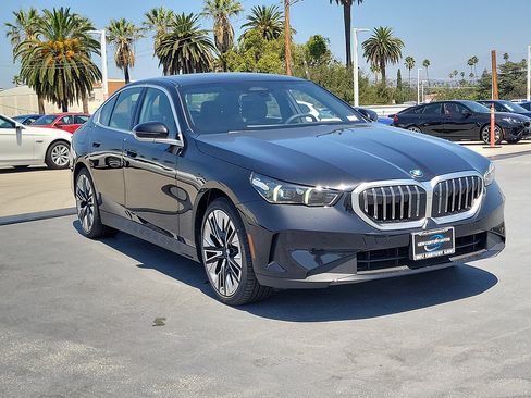 New 2026 BMW 530i w/ Premium Package RWD image 2