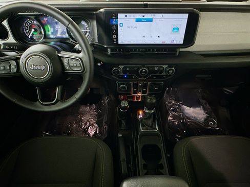 Used 2025 Jeep Wrangler Willys image 27