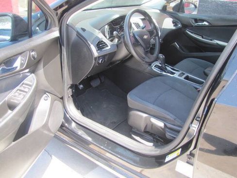 Used 2017 Chevrolet Cruze LS image 9