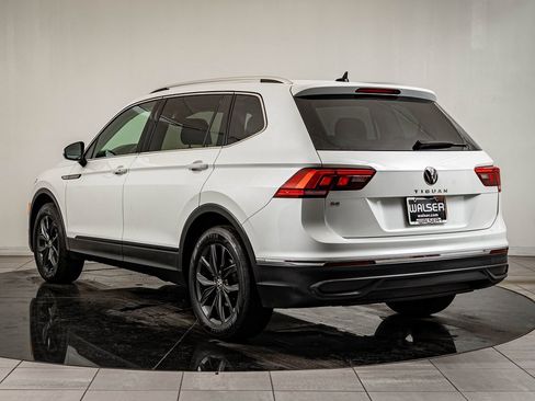 Used 2023 Volkswagen Tiguan SE w/ Panoramic Sunroof Package image 6