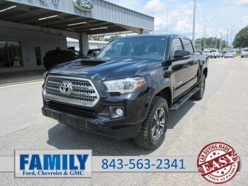 Used 2017 Toyota Tacoma TRD Sport w/ Tow Package (A/T) AWD/4WD image 1