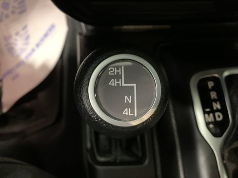 Used 2025 Jeep Gladiator Sport AWD/4WD image 13