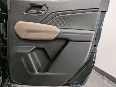 Used 2024 GMC Canyon Denali image 25