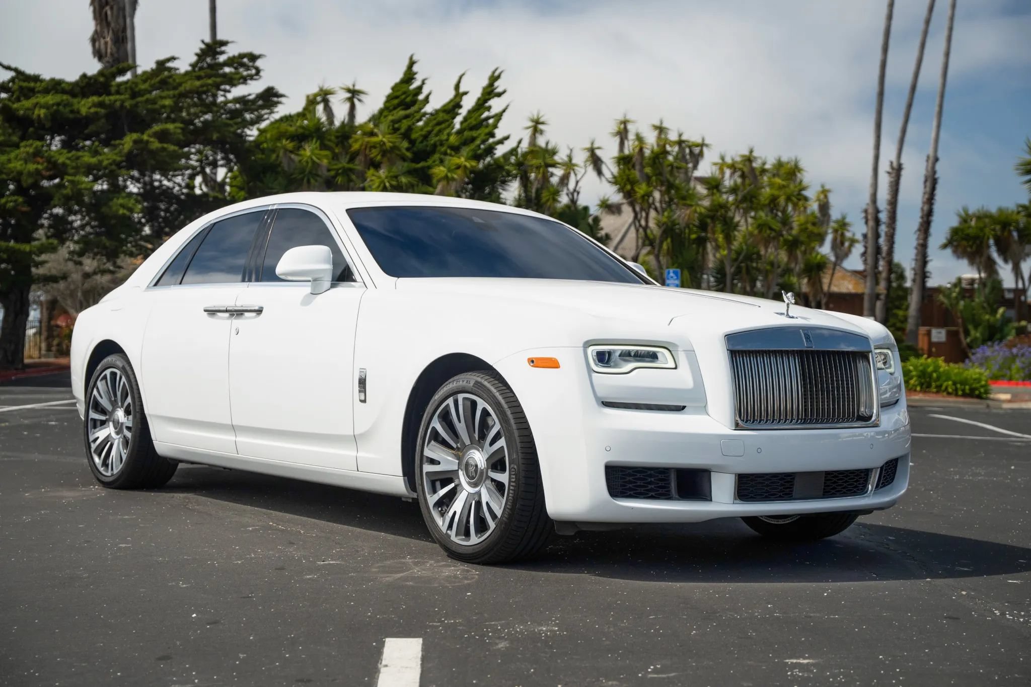 Used 2018 Rolls-Royce Ghost RWD image 3