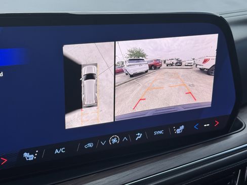 Used 2025 Chevrolet Tahoe Z71 AWD/4WD image 19