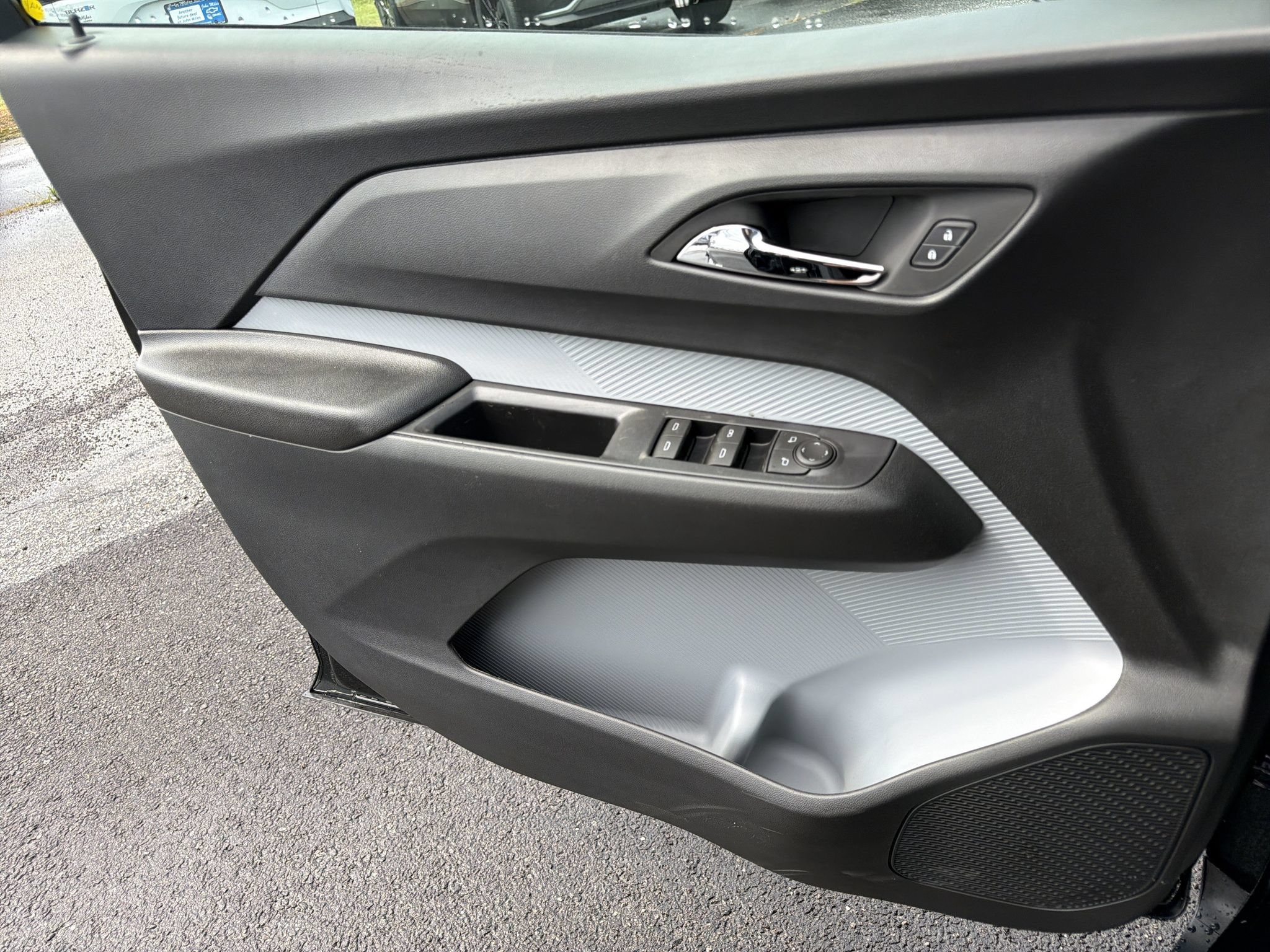 New 2027 Chevrolet Bolt LT w/ Comfort Package FWD image 11