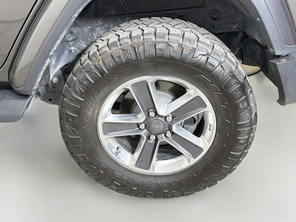 Used 2019 Jeep Wrangler Unlimited Sahara AWD/4WD image 27
