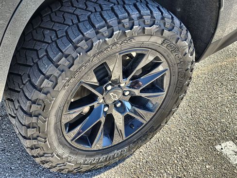 Used 2021 Chevrolet Tahoe Z71 w/ Z71 Off-Road Package image 11