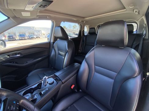 Used 2023 Nissan Rogue SV w/ SV Premium B Package image 26