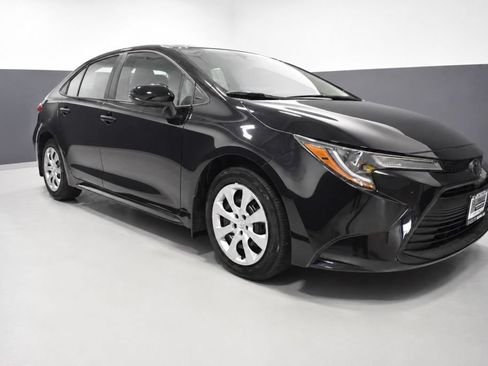 Used 2025 Toyota Corolla LE FWD image 7