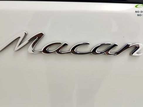 Used 2024 Porsche Macan w/ Premium Plus Package AWD/4WD image 31