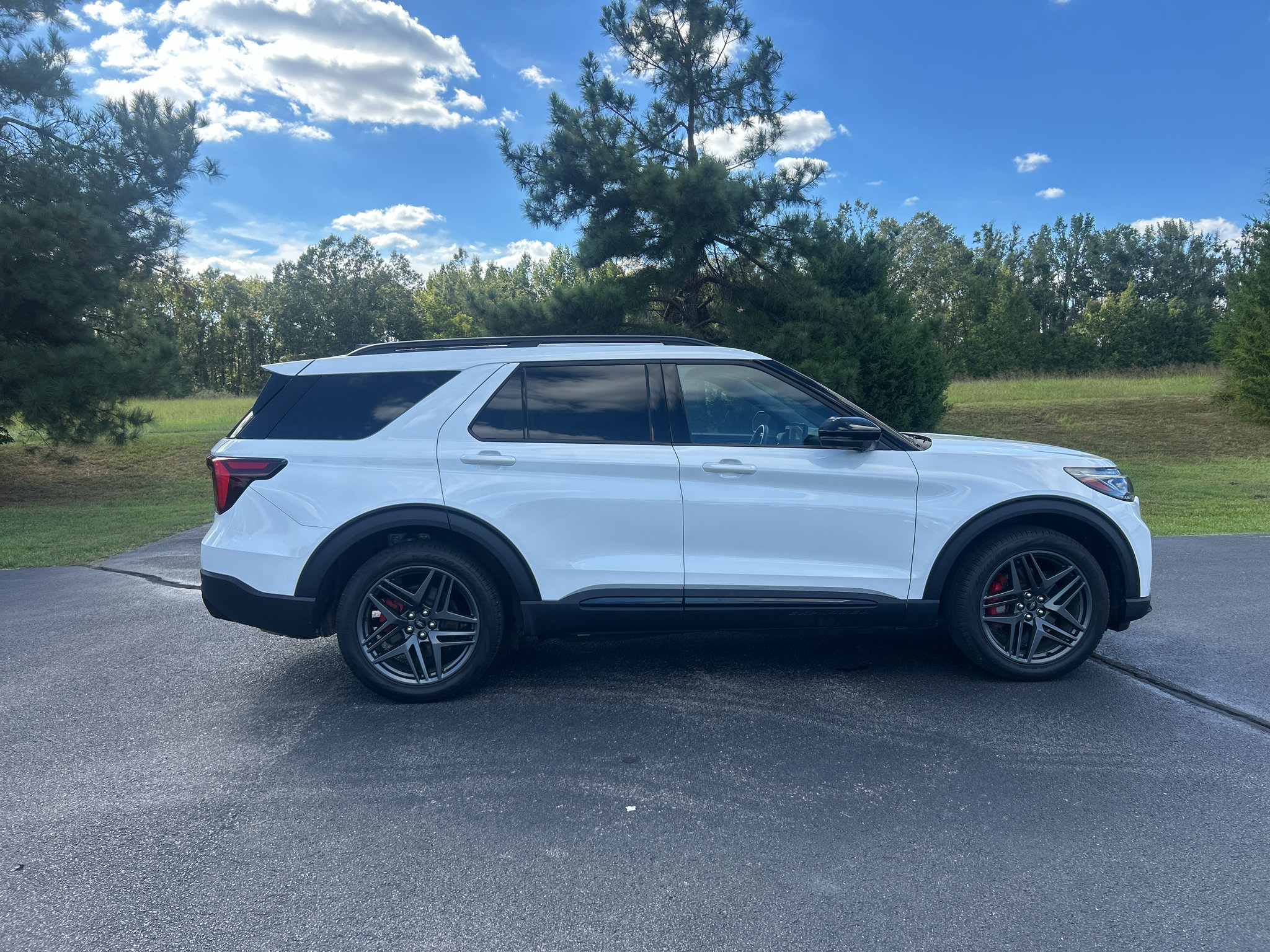 Used 2025 Ford Explorer ST RWD image 10