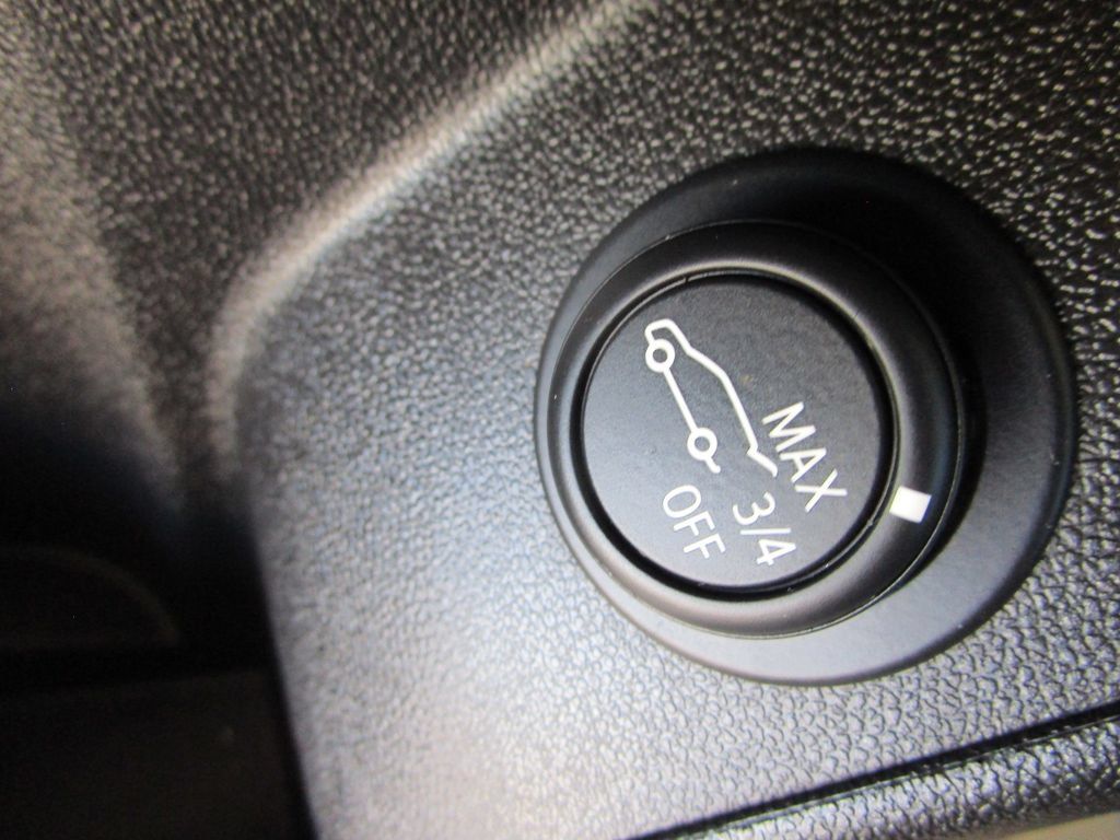 Used 2024 Chevrolet Equinox LT FWD image 32