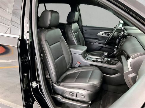 Used 2022 Chevrolet Traverse LT w/ LT Premium Package FWD image 8