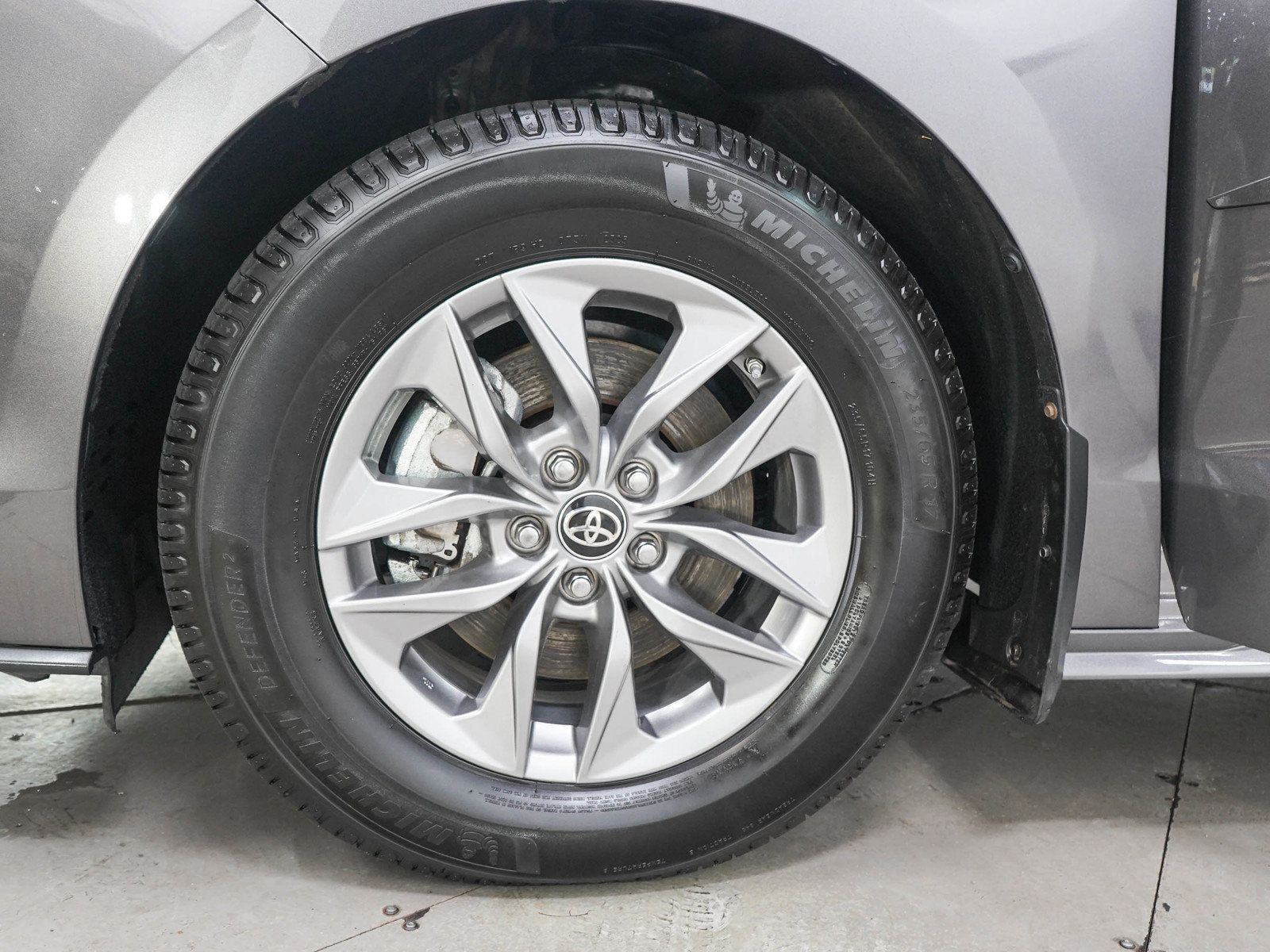 Used 2024 Toyota Sienna XLE AWD/4WD image 30