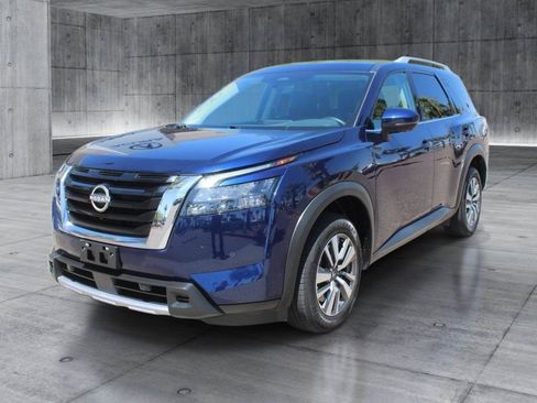 Used 2025 Nissan Pathfinder SL AWD/4WD image 10