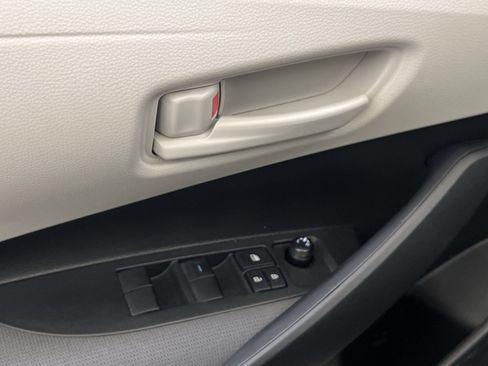 Used 2025 Toyota Corolla LE image 13