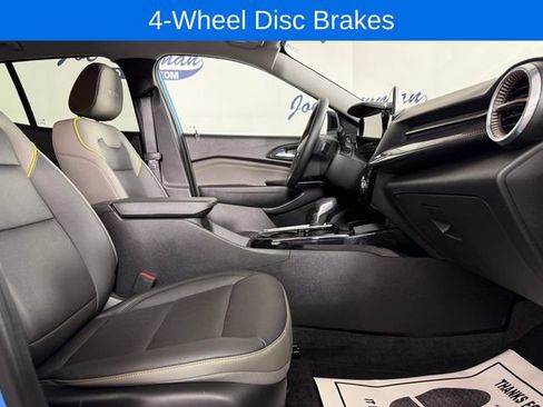 Used 2025 Chevrolet Trax ACTIV FWD image 18