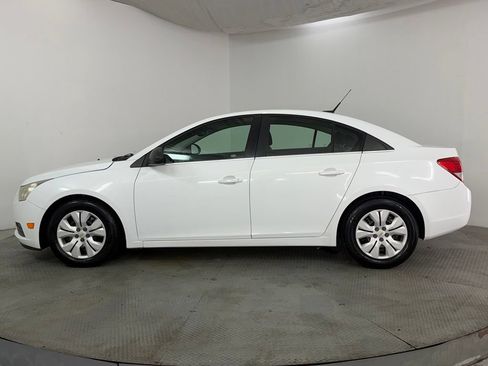 Used 2012 Chevrolet Cruze LS w/ Connectivity Package FWD image 4