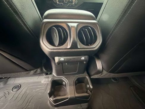 Used 2025 Jeep Gladiator Sport AWD/4WD image 17