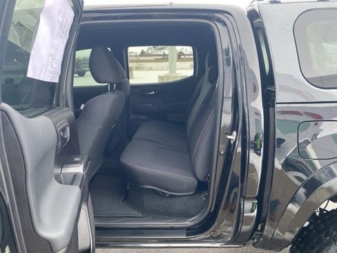 Used 2020 Toyota Tacoma TRD Off-Road image 23