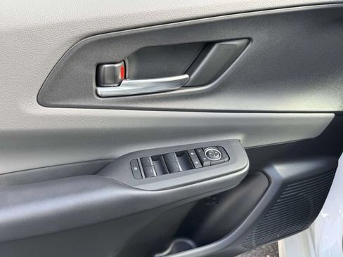 Used 2024 Toyota Prius XLE FWD image 18