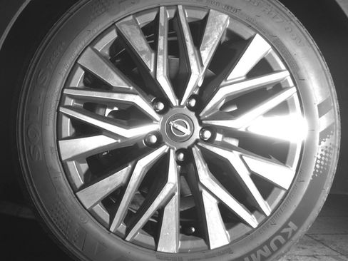 Used 2025 Nissan Altima 2.5 SV FWD image 12