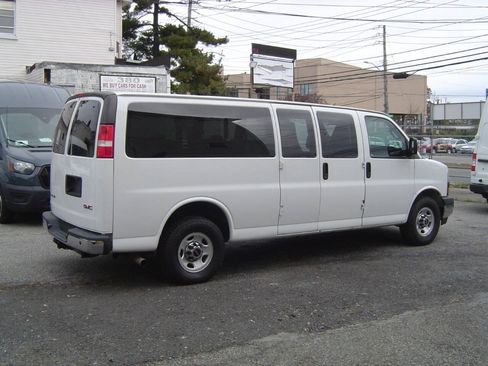 Used 2018 GMC Savana 3500 LT w/ LT Preferred Equipment Group RWD image 4