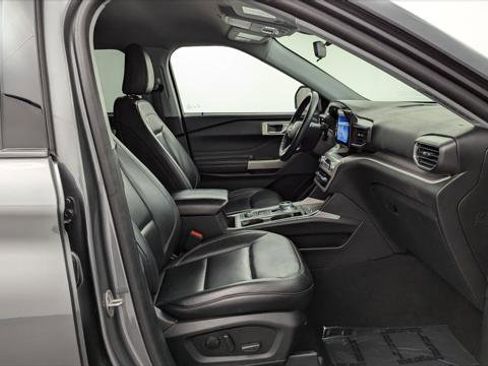 Used 2023 Ford Explorer XLT w/ Equipment Group 202A image 19