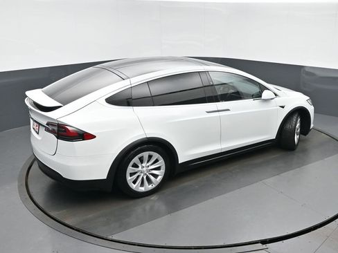 Used 2018 Tesla Model X 75D image 16