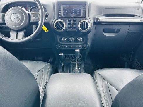 Used 2018 Jeep Wrangler Unlimited Rubicon w/ Cold Weather Group image 17