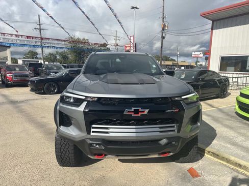 Used 2024 Chevrolet Colorado ZR2 w/ Technology Package image 2