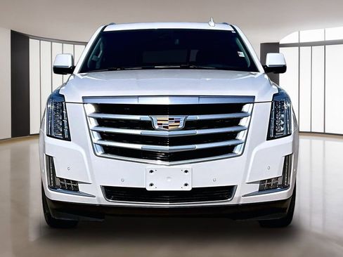 Used 2020 Cadillac Escalade Luxury AWD/4WD image 3