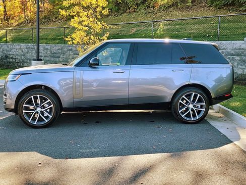 New 2025 Land Rover Range Rover Long Wheelbase SE image 6