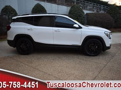 Used 2022 GMC Terrain SLT w/ Infotainment Package II image 12