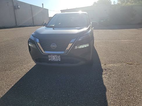 Used 2023 Nissan Rogue S AWD/4WD image 3