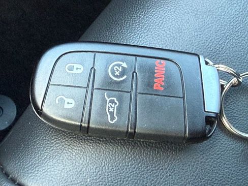 Used 2022 Jeep Grand Cherokee Limited image 31