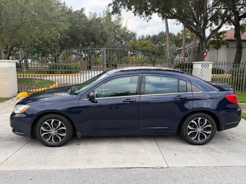 Used 2014 Chrysler 200 LX FWD image 3