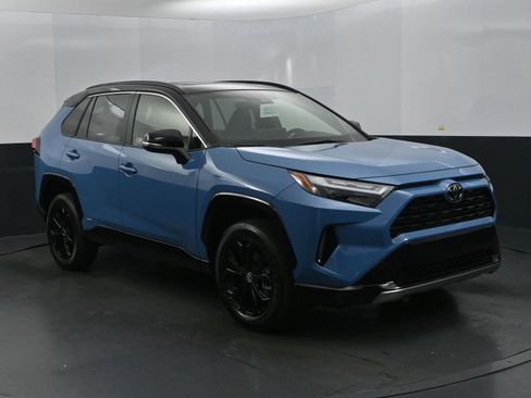 Used 2025 Toyota RAV4 XSE image 7