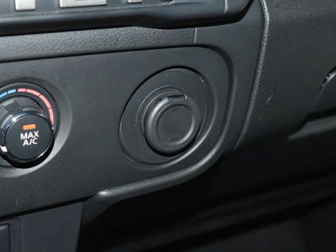 Certified 2025 Nissan Frontier SV AWD/4WD image 14