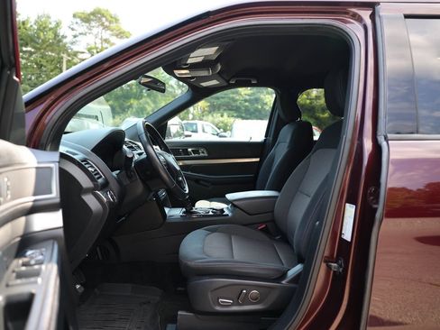 Certified 2018 Ford Explorer XLT AWD/4WD image 17