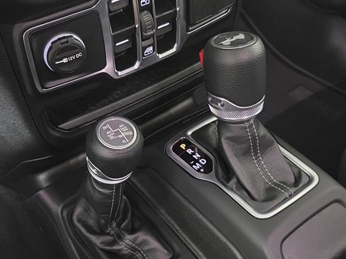Used 2025 Jeep Wrangler Unlimited Sahara w/ Safety Group AWD/4WD image 23