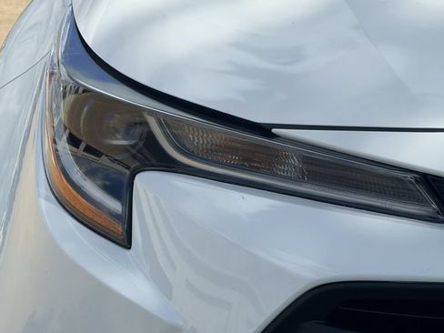 Used 2025 Toyota Corolla LE FWD image 4