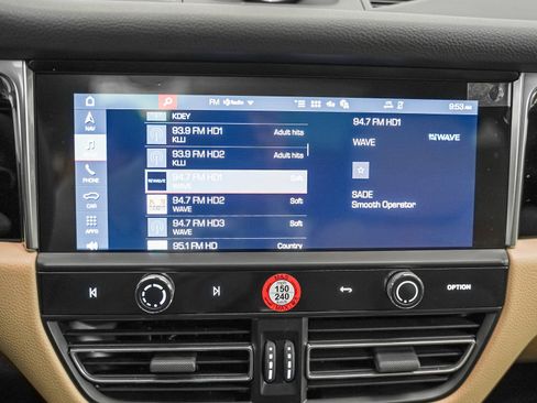 Certified 2025 Porsche Macan image 22